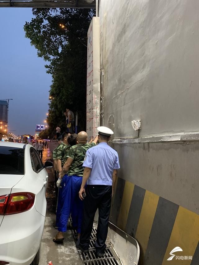  公交车|济南通报两辆公交车与旅游大巴相撞事故：公交车为躲避私家车紧急刹车