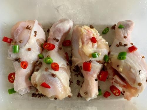 做法|低卡无油做法简单的椒盐焗鸡腿,味鲜美肉滑嫩,多吃几个也不怕