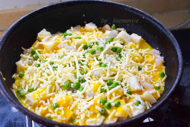  面包|女儿迷上这种饼，比披萨简单多了，不用和面不用烤箱，底脆馅香