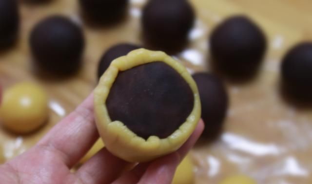 新意|在家做月饼，换个样子更有新意，端上桌就被一抢而光