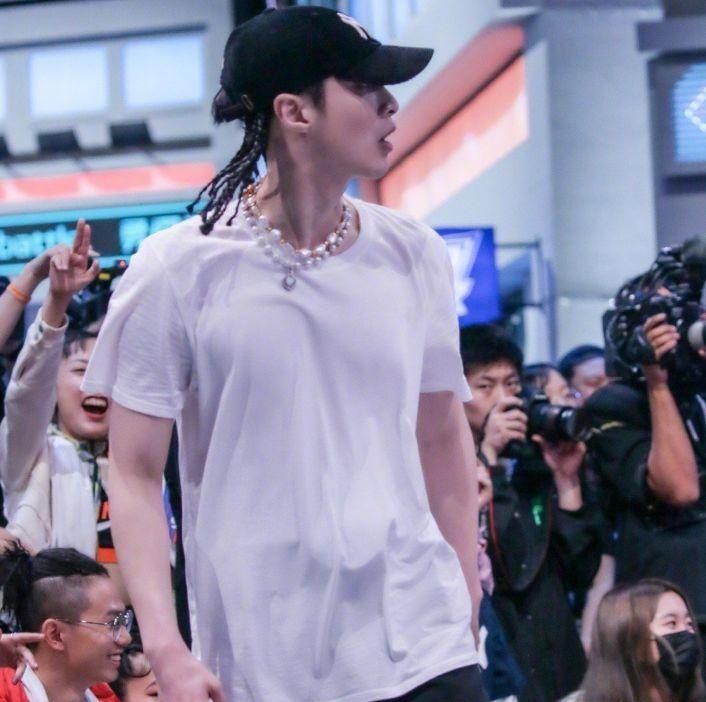  速学|张艺兴速学六个月“半转行”，与世冠师父一起参加世界krump大赛