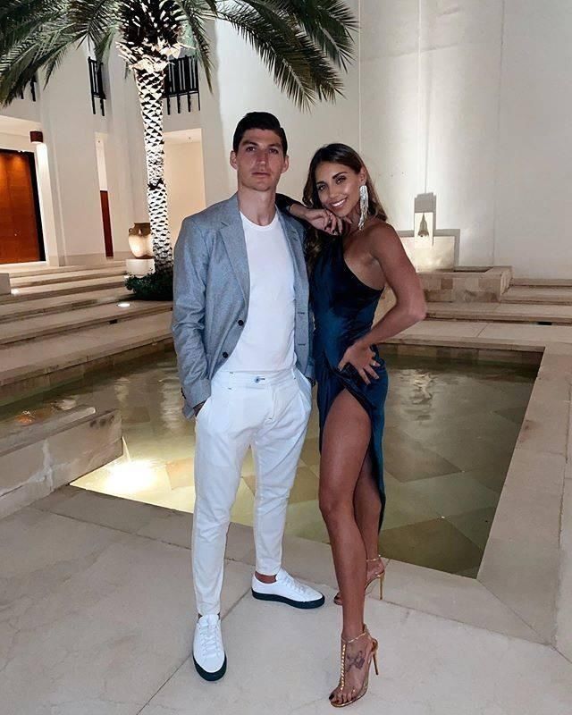  亚娜|「花色足球」祖贝尔妻子，瑞士长腿娇娃米尔亚娜