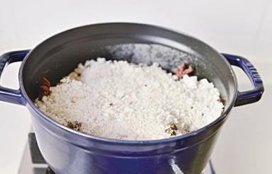  大闸蟹|大闸蟹除了清蒸，这个做法值得一试，鲜香四溢，蟹肉更加鲜甜