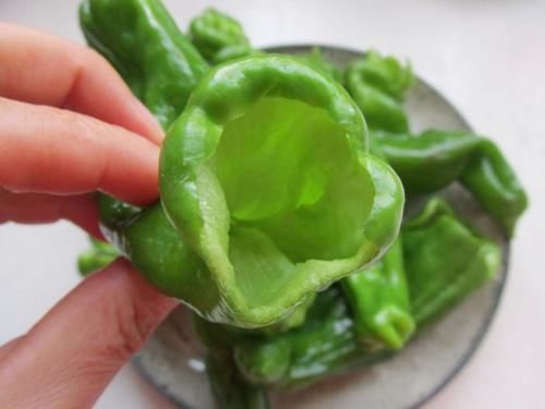 青椒|最馋这菜,煎一煎就上桌,鲜辣香超入味,一大盘才2块钱