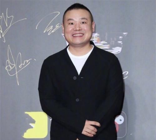 王一博|明星的职业假笑,王源、黄明昊还好,看到王一博营业不易,为了生活