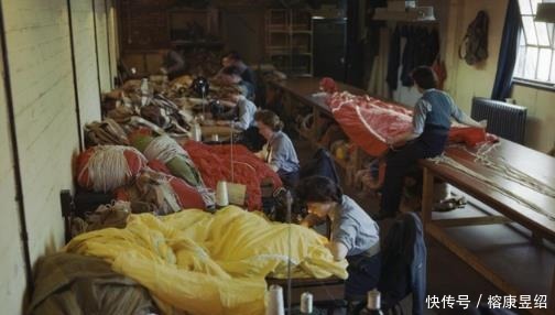 手势|二战珍贵彩照:看过纪录片的朋友,应该不会对这名英军的手势陌生