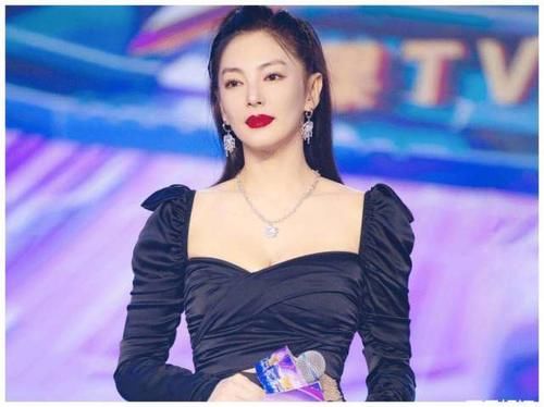 蓝盈莹|《浪姐》最聪明的人:怼得了伊能静,护得了张含韵,管得了蓝盈莹