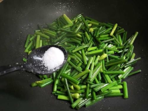  不该|夏天最不该吃韭菜，而是它，清脆鲜嫩，好吃不贵，和鸡蛋是绝搭！