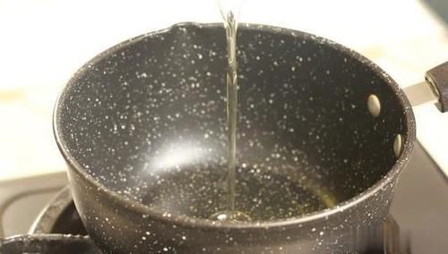  看似|清蒸武昌鱼，看似简单技巧很多，掌握这些要点，鱼肉鲜美嫩滑解馋