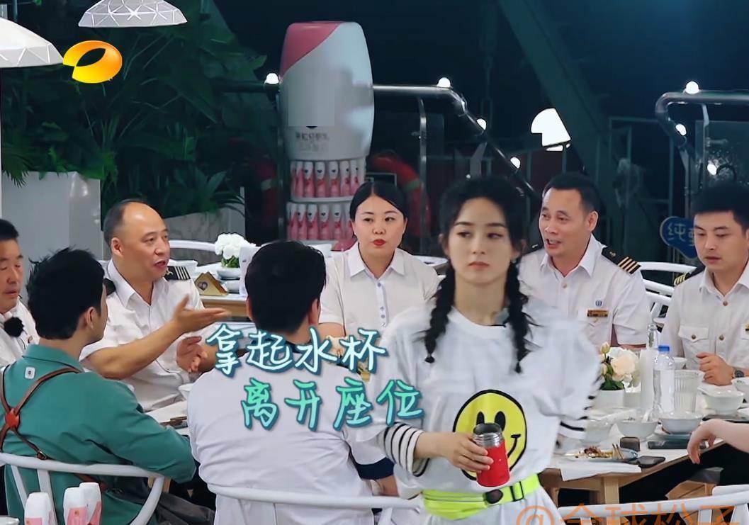 脸色|《中餐厅》赵丽颖将情绪写在脸上,动不动“甩脸色”?