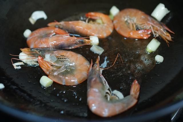  倒入|8月，吃鱼吃肉不如吃这菜，一块一斤，鲜美滋补，整个秋天都精神