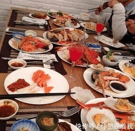自助|同寝室4个男生吃自助,78元一位,吃了70个生蚝,20盘龙虾