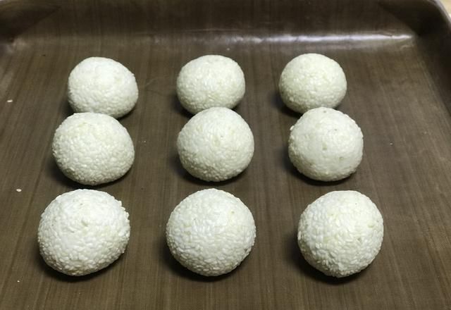  个个|炸麻团的秘诀，不加泡打粉也能个个空心，不开裂不塌陷，简单好吃