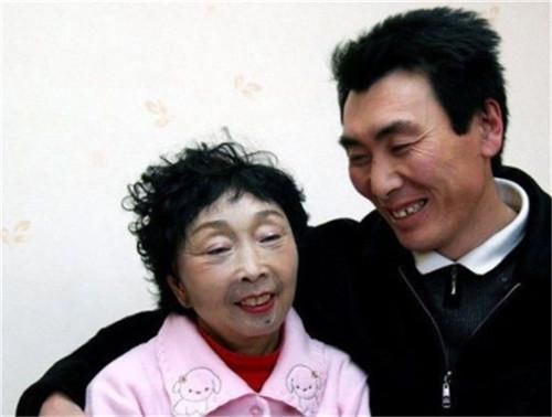 婚后|27岁东北小伙，不顾反对坚持娶59岁老太，婚后住农村称：我很幸福