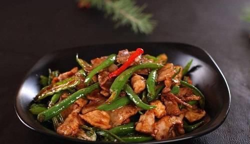  油锅|炒猪肉时，你可千万不能直接下油锅，多加这1步，猪肉更香更嫩！