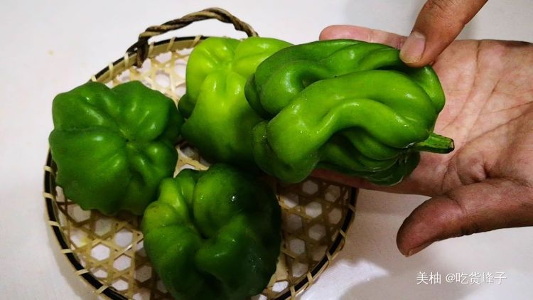 区别|同样是青椒，激素和普通青椒有啥区别？卖菜大爷透露其中猫腻
