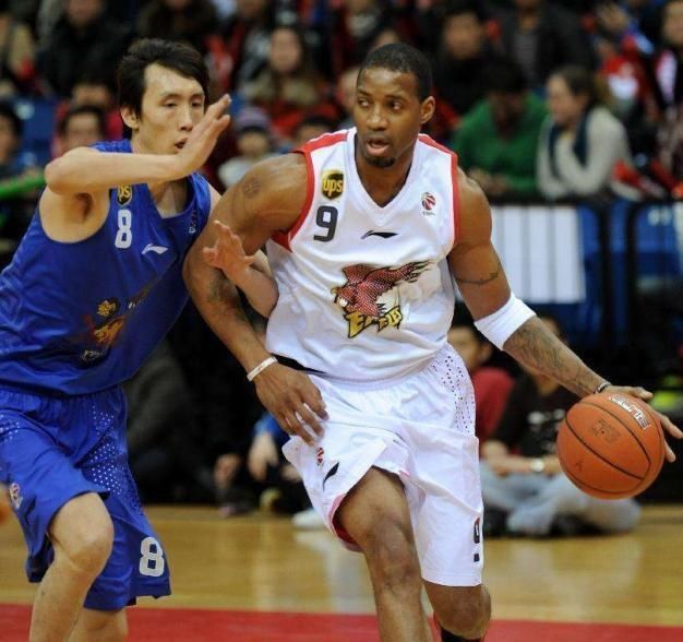  CBA|CBA最大牌外援，当年的麦迪什么水平？场均25分却12连败