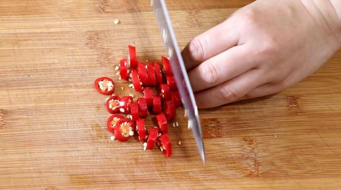  爽滑|天气炎热没有胃口？教你做一碗酸辣土豆粉，筋道爽滑，酸辣开胃