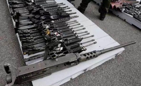  冲锋枪|全球最高调毒贩，拍视频炫冲锋枪装甲车，网友：混成军阀