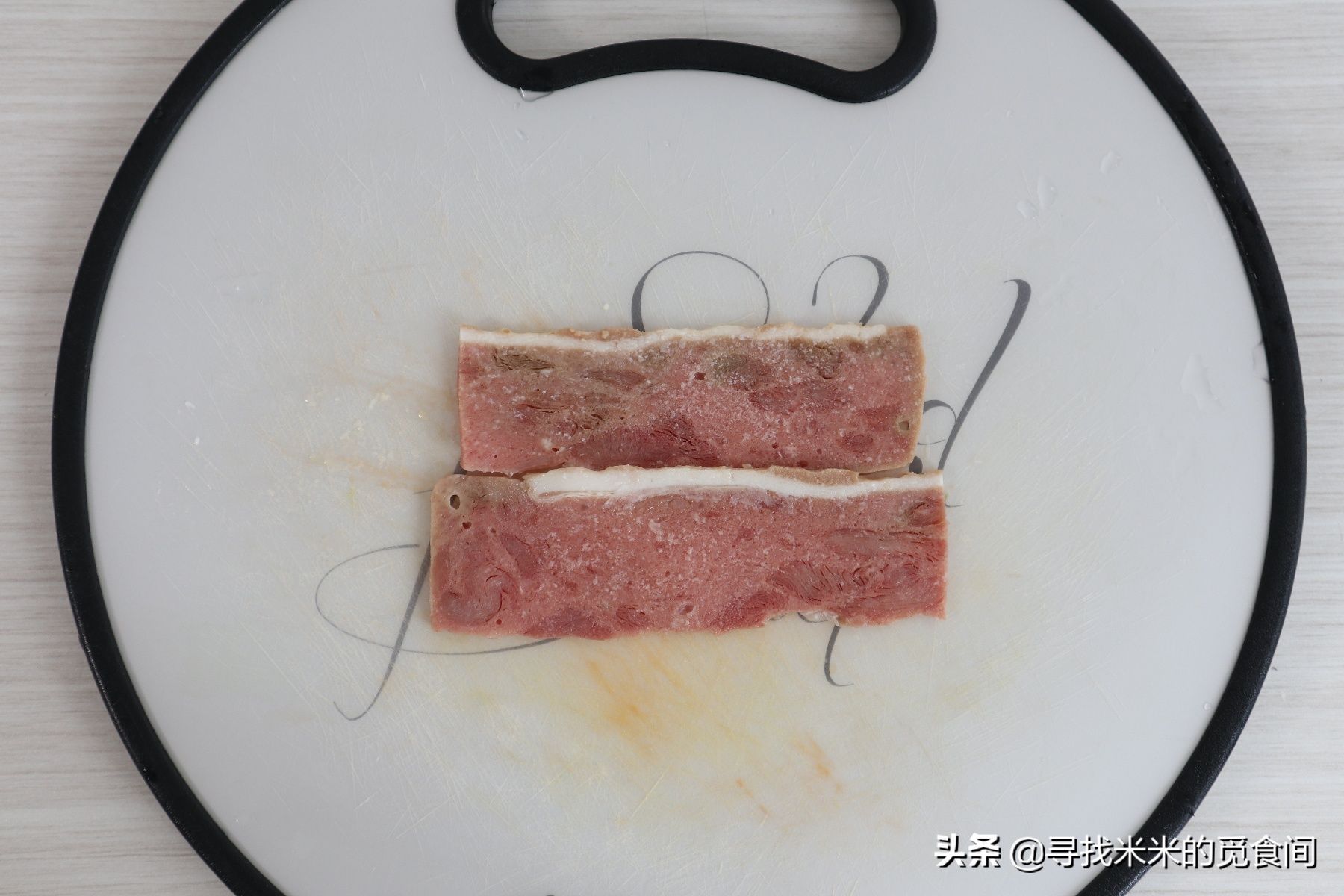 美味|培根金针菇这样做,鲜香美味口感好,酱汁拌饭更过瘾,太下饭了