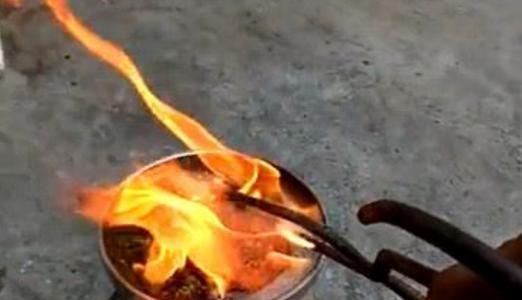 接下来|男子将烧红的铁球放进热油锅中，接下来的这幕，网友看了直想笑