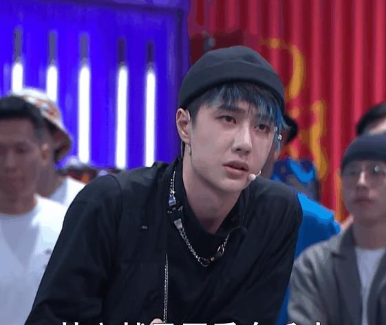  王一博|王一博：干嘛这样数呢？阅读理解满分了，张艺兴哥哥给你比个赞！