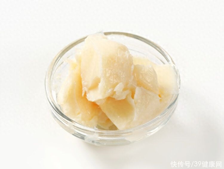 多批食用油已查出致癌成分表(多批次食用油检出致癌成分，引起消费者担忧，过量食用有何危害？)