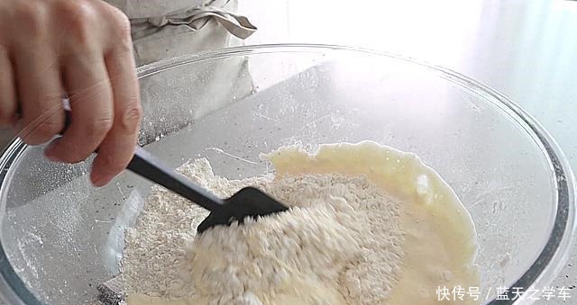 酥饼|外皮酥脆,里边软嫩的烤酥饼,抹上黄油和果酱更好吃