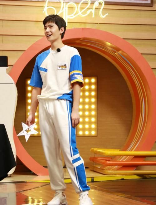  综艺|姐姐综艺引起争议，玩梗杨洋，郑爽粉丝又开嘴炮