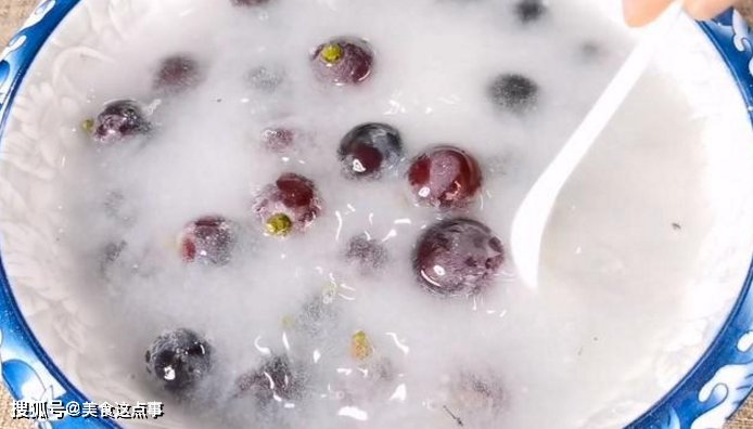 葡萄|葡萄只用盐和面粉洗,等于吃农药,教你一招,虫卵农药残留全溜走