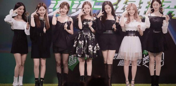  上心|硬糖少女发布会翻车！实力vocal不敢全开麦，被称糊团还不上心？