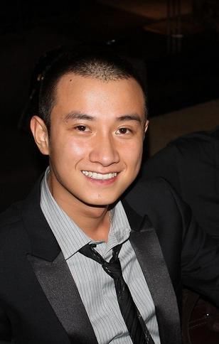 文章和美女|36岁文章有新恋情?深夜约会美女亲自擦眼泪,同回住处被疑似同居