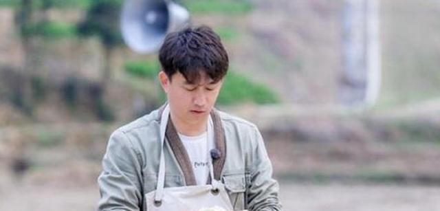  蘑菇屋|《向往》不是每道菜都出自黄磊之手, 妹妹碗里的饭暴露, 确有外卖