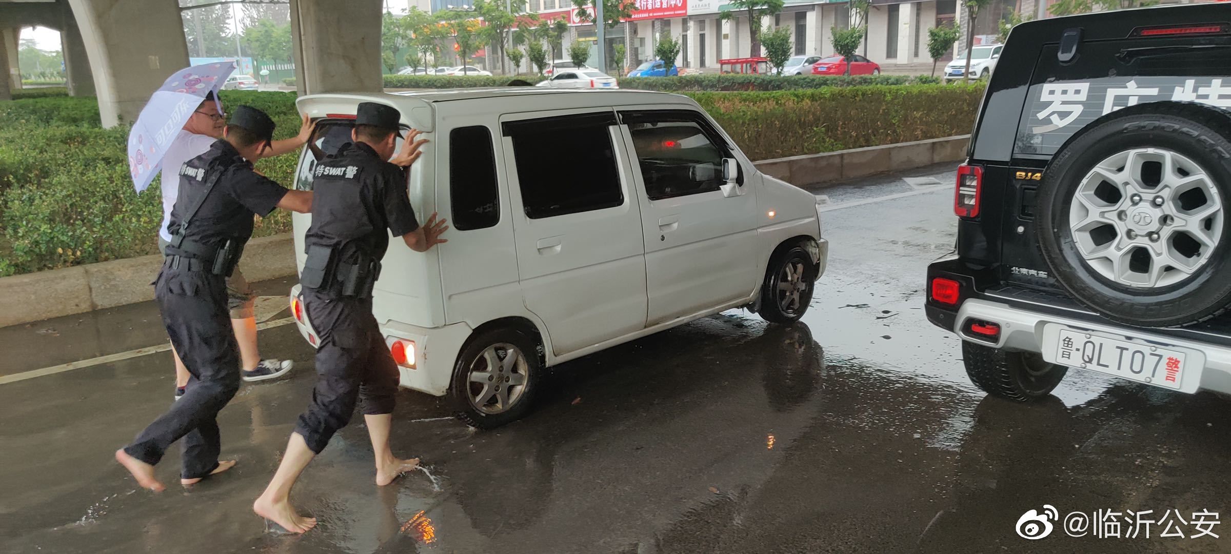 积水|由于辖区连续下雨，罗庄区部分路段有积水现象