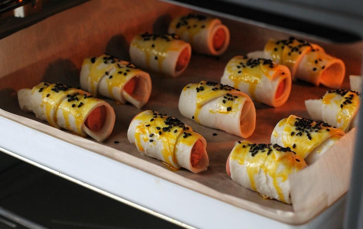  自制|自制懒人早餐，一切一卷再一烤，香酥美味口感好，吃上就不想停嘴