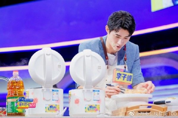  没变|《中餐厅》杀青四年后王俊凯李子峰再同框，人没变但身份不同了