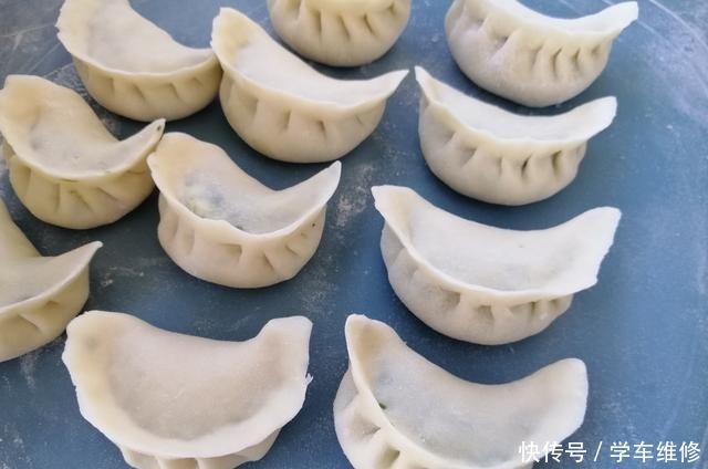 饺子|饺子常吃,唯独这种做法最喜欢,不水煮不油煎,出锅连吃20个