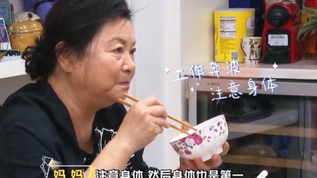  下意识|李晨妈妈无意间谈起《跑男》，下意识说出7个字，令网友泪奔