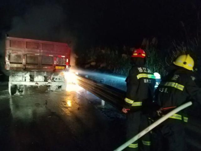  自燃|遂昌一货车轮胎起火，夏季当心汽车自燃 ！