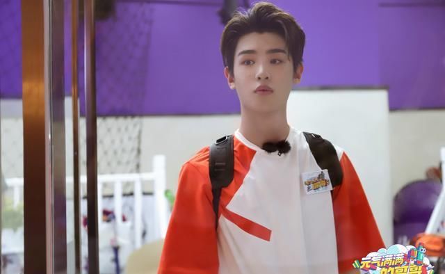  黄明昊|《元气满满的哥哥》黄明昊变身语文课代表，知识储备丰富惊呆众人