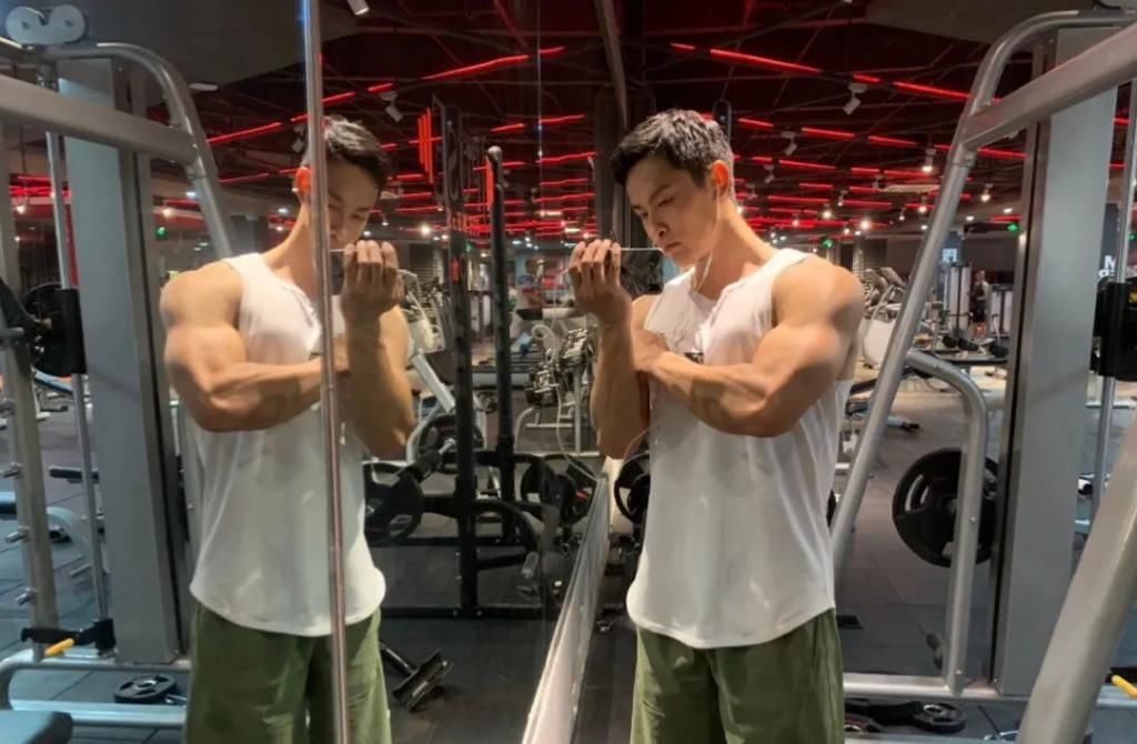  运动|33个肌肉帅哥争做“1”，你确定这不是专做给gay看的节目吗？