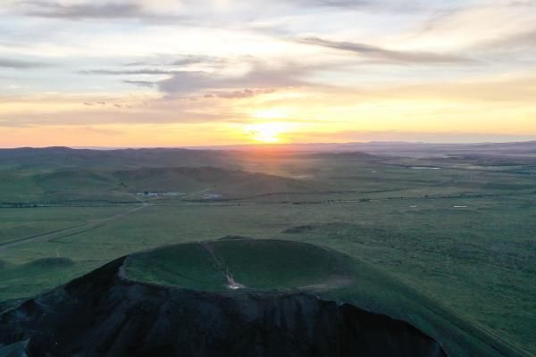  火山|乌兰察布：草原上的火山群