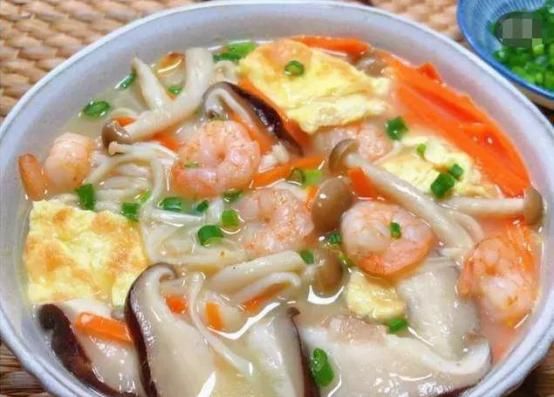  好吃|特色家常菜太好吃了，几道下饭硬菜，一桌美食，一家人一起吃