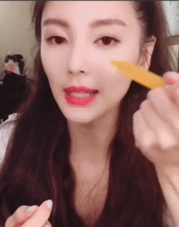 摇钱树|小S“摇钱树”计划稳了！母女同登封面似姐妹这是医美的力量？