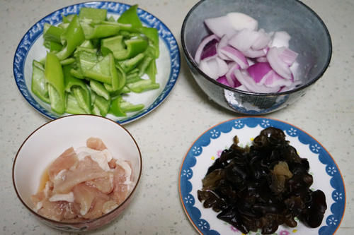 清爽|小炒肉不油腻更清爽的做法,试试加入紫洋葱,网友:这就是我的菜