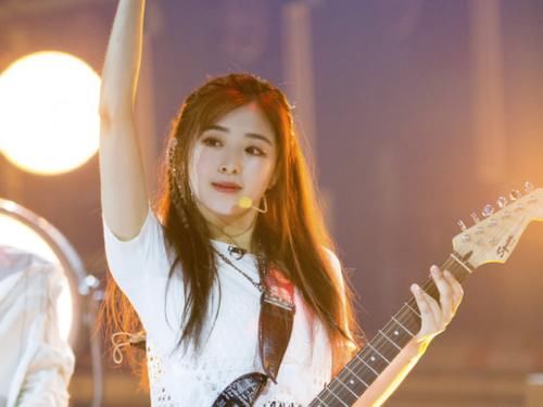  综艺|《浪姐》请嘉宾助唱，张含韵却不敢请赵丽颖？一句话暴露两人关系