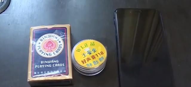 陷入|男子被邻居叫去打牌, 屡屡输钱没想到陷入骗局, 邻居: 我不骗他别人也会骗