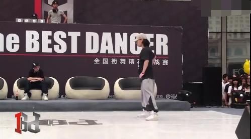  波折|《街舞3》王一博大秀几经波折，改哭编舞师，十年前对手发文力挺！