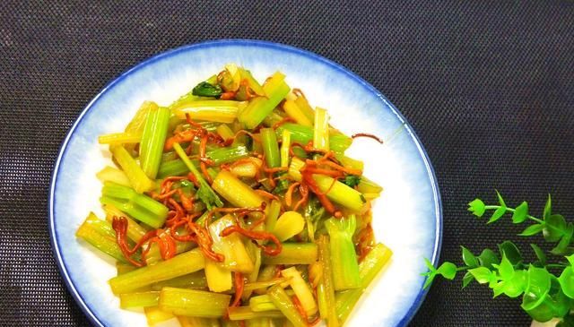  虫草|西芹炒虫草花，牢记这1种做法，放心吃，血管通畅