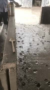 就别|妹子坐电梯就别扭来扭去了,快扶稳小心别摔了